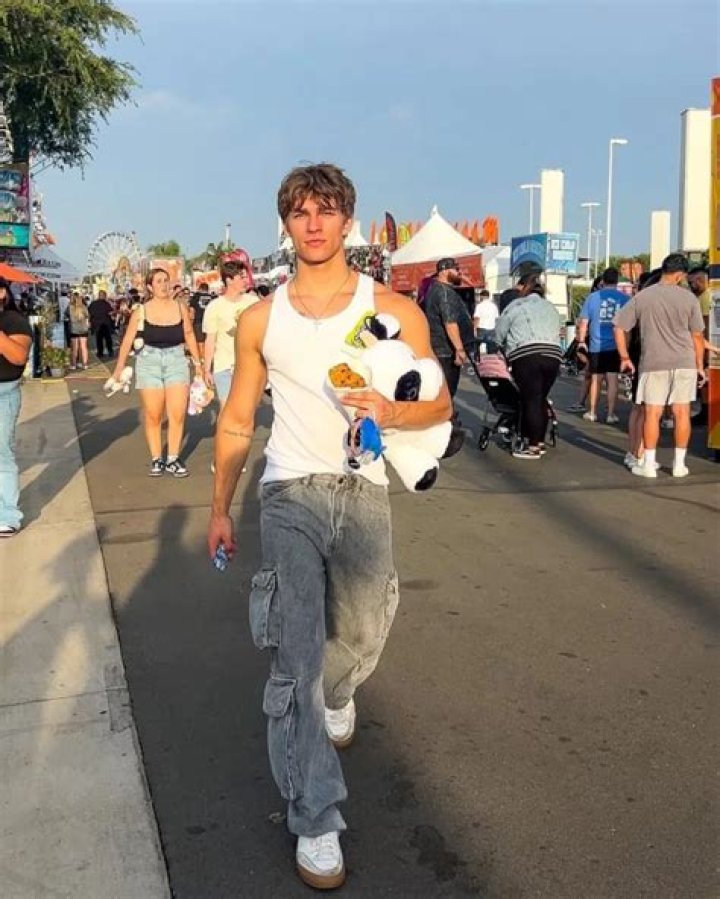 Alex Sampson Height, Weight, Net Worth, Age, Wiki, Who, Instagram, Biography