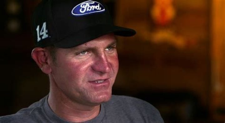 Clint Bowyer Height, Weight, Net Worth, Age, Birthday, Wikipedia, Who, Nationality, Biography