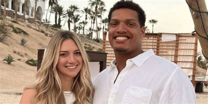 
Kris JennerHeight, Weight, Net Worth, Age, Birthday, Wikipedia, Who, Nationality, Biography 