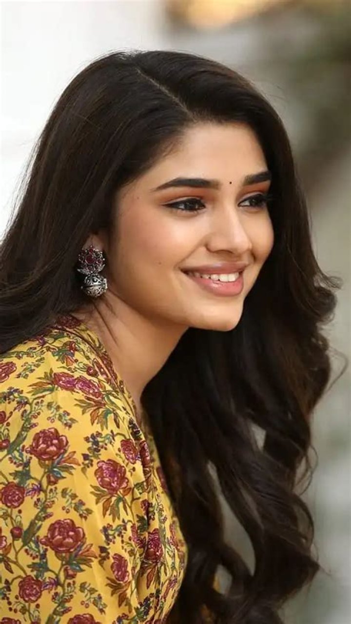 
Krithi Shetty Height, Weight, Net Worth, Age, Birthday, Wikipedia, Who, Nationality, Biography 