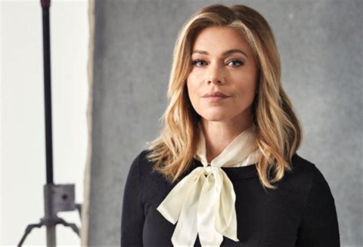 
Lauren Sivan Height, Weight, Net Worth, Age, Birthday, Wikipedia, Who, Nationality, Biography 