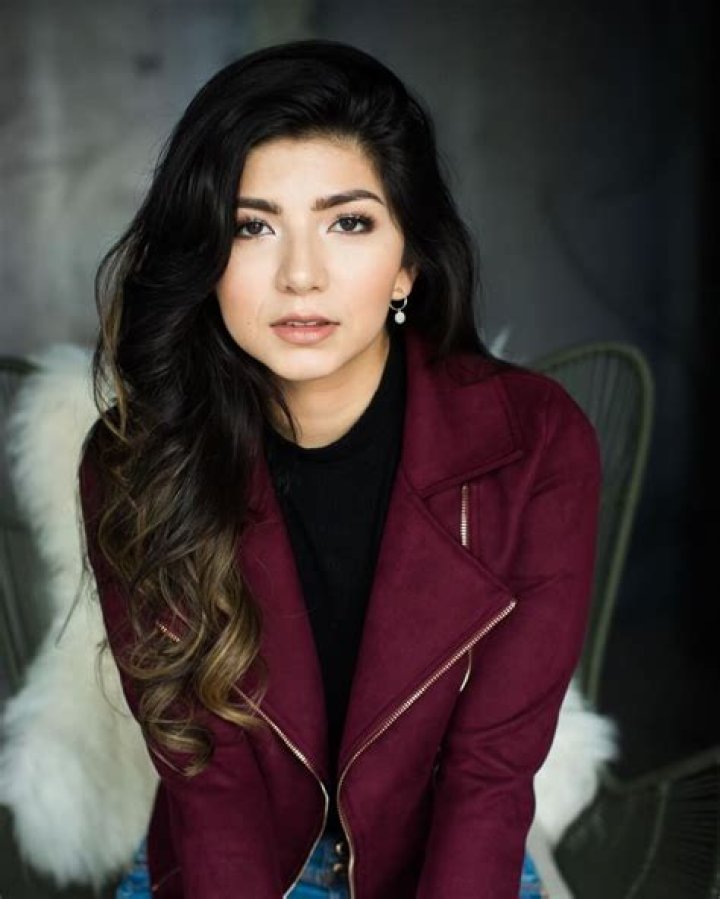 Lindsay Navarro Height, Weight, Net Worth, Age, Birthday, Wikipedia, Who, Nationality, Biography