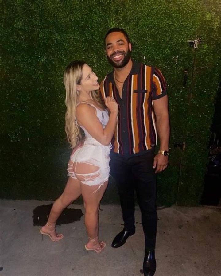 
Lovely Abella Height, Weight, Net Worth, Age, Birthday, Wikipedia, Who, Nationality, Biography 