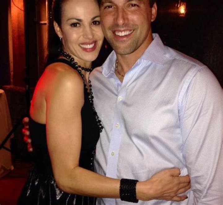 
Mark DeRosa is Married to Wife: Heidi DeRosa 