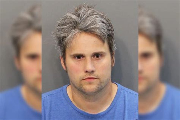 
Ryan Edwards Wanted By Cops For “Stalking” Wife, Mackenzie & “Violating Protective Order” 