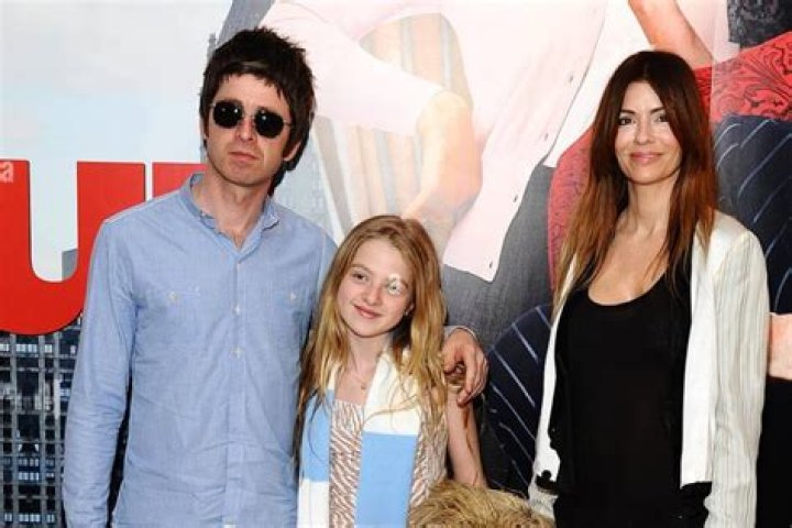 Satine Anais Geraldine Macht Height, Weight, Net Worth, Age, Birthday, Wikipedia, Who, Nationality, Biography