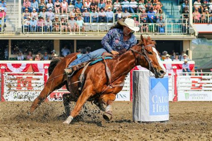 The Bachelor Contestant Brooklyn Willie Is A Professional Barrel Racer