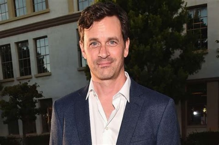 
Tom Everett Scott’s Net Worth, Age, Height, Wife, Children 