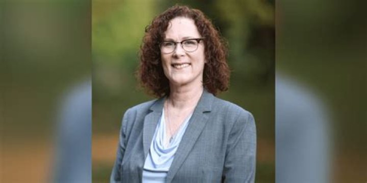 
Val Hoyle Height, Weight, Net Worth, Age, Birthday, Wikipedia, Who, Instagram, Biography 