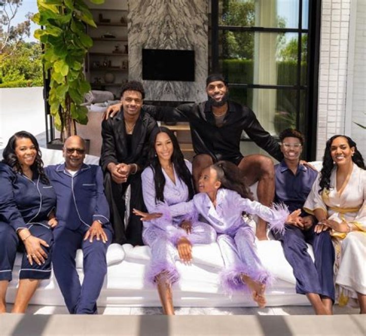 
Who are Savannah James siblings? Family, Husband, Parents, Wiki, Biography, Net Worth 2023 & Height 