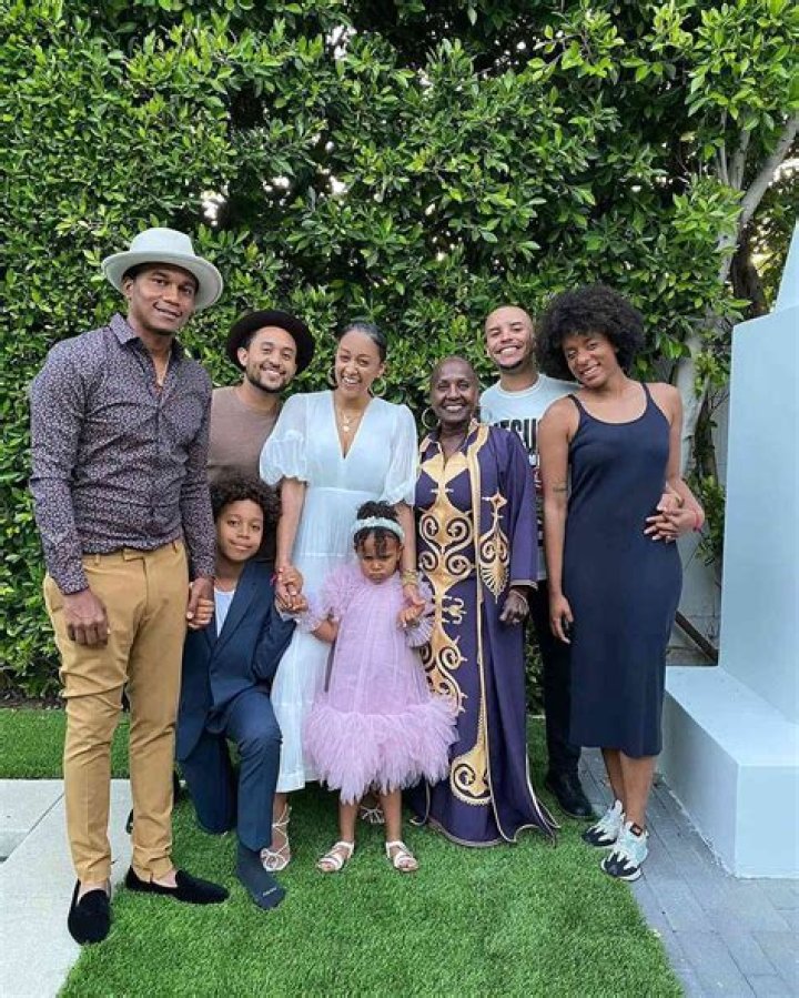 
Who are Tia Mowry Parents? Tia Mowry Biography, Parents Name and More 
