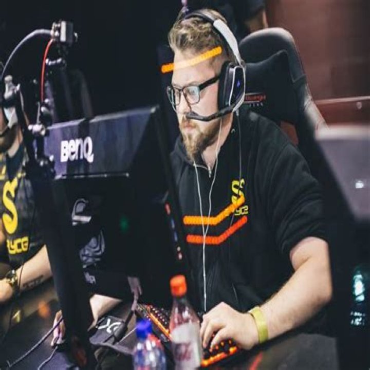 Who Is Jasonr Wife Stephanie aka Stephpusch? Jason Ruchelski Twitter Controversy