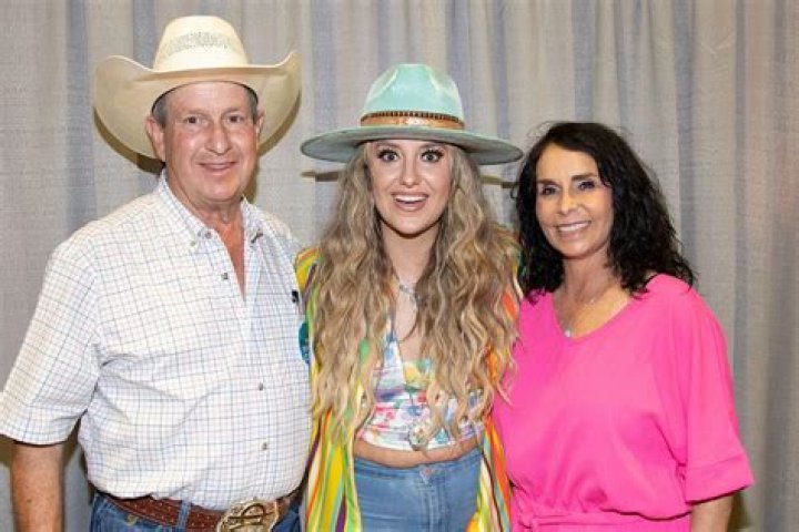 Who Is Lainey Wilson Dad Brian Wilson? Age Gap Mother And Family Ethnicity