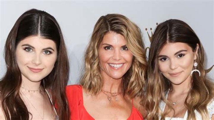 Who Is Lori Loughlin’s Daughter Isabella Rose Giannulli | Is She Have Boyfriend | Her Net Worth
